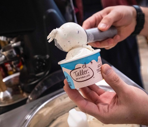 El 83% de los chilenos consume helado durante el invierno, según un estudio realizado por El Taller junto a CADEM, que confirma que este producto ya forma parte de los hábitos de consumo durante todo el año y dejó de ser exclusivo de los meses de calor.